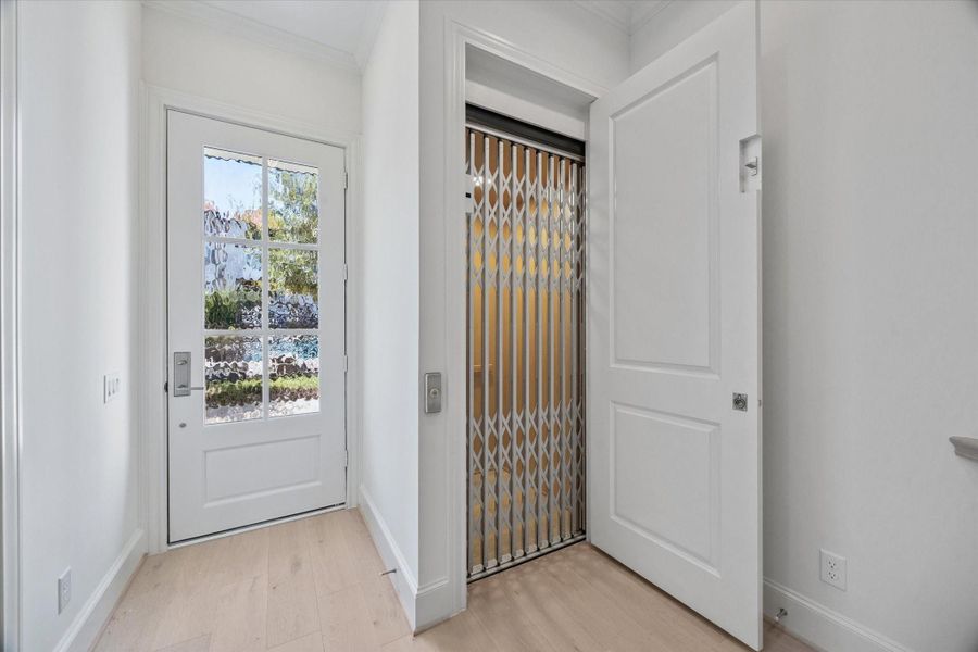 Elevator to all 4 floors