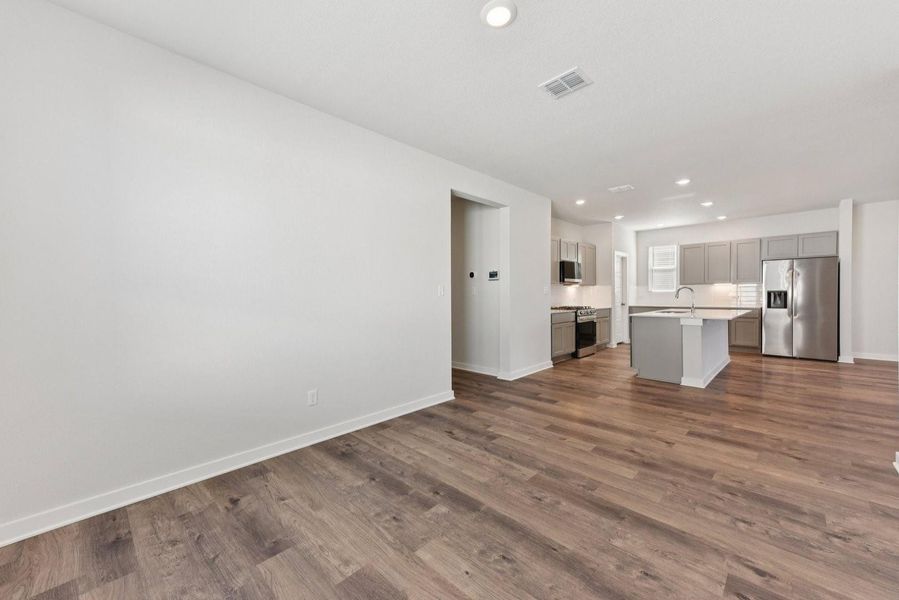 Spacious, unfurnished interior of a new home in Stallion Run, Buda (Image 18).