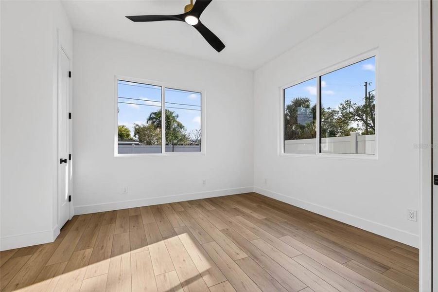 Spacious, unfurnished interior of a new home in , St. Petersburg (Image 14).