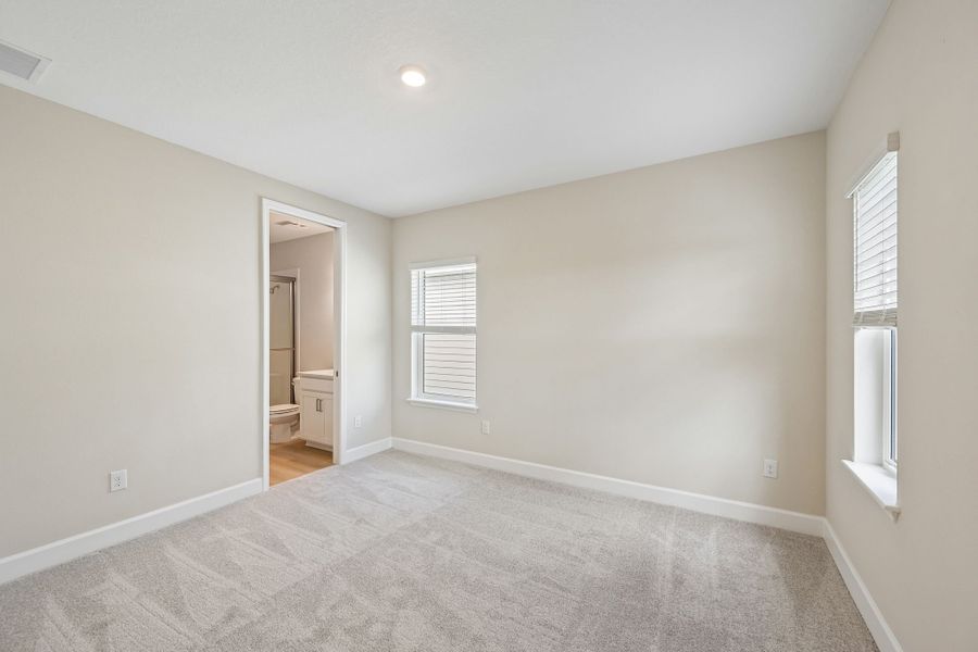 Spacious, unfurnished interior of a new home in Tiburon, Nokomis (Image 14).