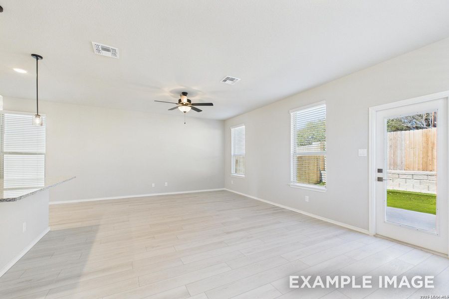 Spacious, unfurnished interior of a new home in Cedar Heights, San Antonio (Image 23).