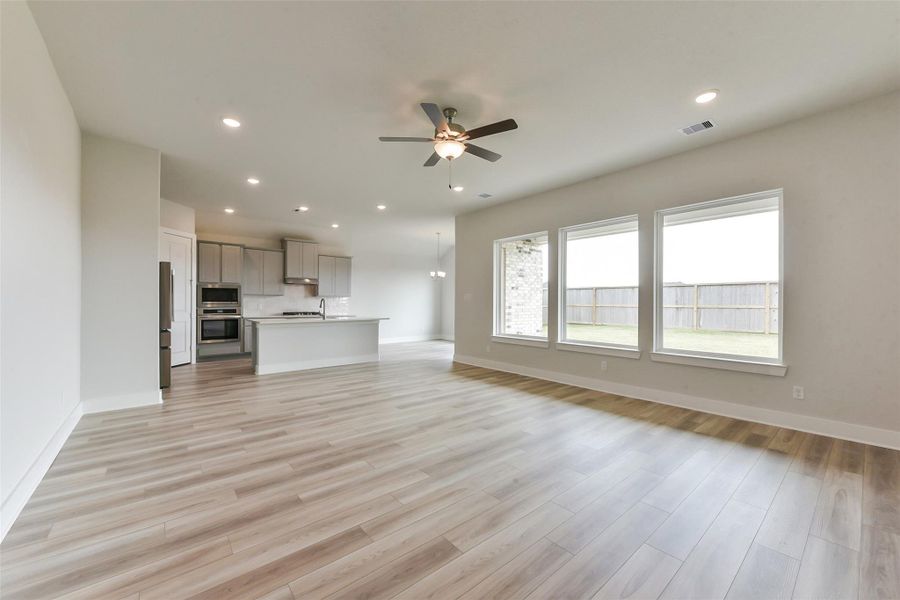 Spacious, unfurnished interior of a new home in Lago Mar, Texas City (Image 18). Spacious, unfurnished interior of a new home in Lago Mar, Texas City (Image 18).