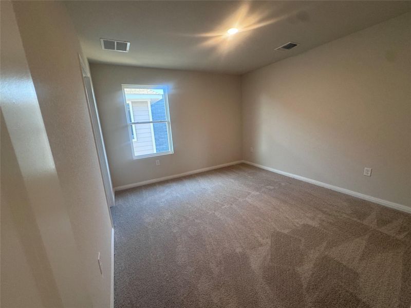 Spacious, unfurnished interior of a new home in Rolling Glen, Hutto (Image 21).