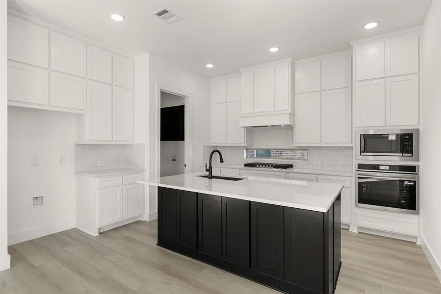 10. 3105 Summer - Kitchen (2)