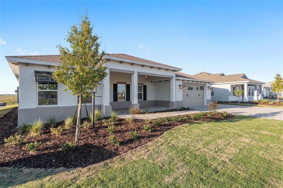 Exterior details and patio area of a home in , Ocala (Image 4).