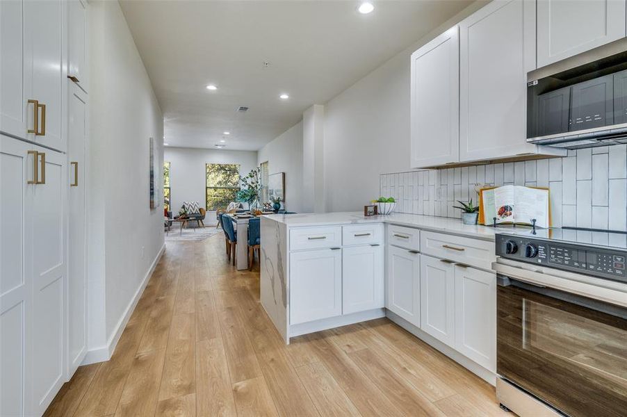 These photos are of 504 S OConnor. Please note that the buyer can make selections for items such as cabinets, faucets, tile, countertops, and other finishes. These photos are of 504 S OConnor. Please note that the buyer can make selections for items such as cabinets, faucets, tile, countertops, and other finishes.