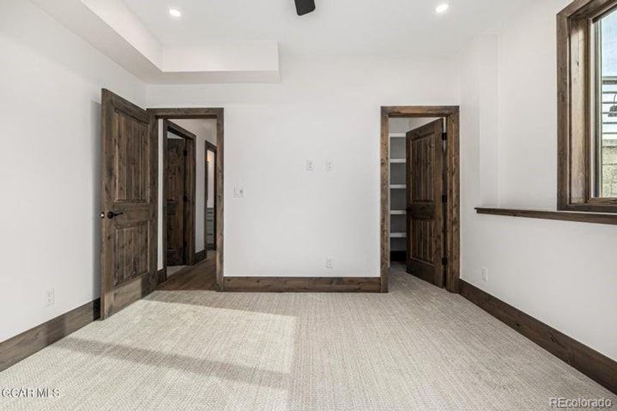 Spacious, unfurnished interior of a new home in , Granby (Image 28).