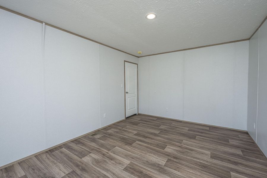 Spacious, unfurnished interior of a new home in , St. George (Image 29).