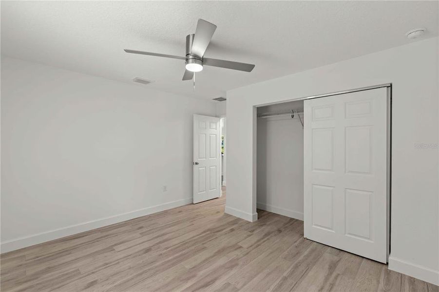 Spacious, unfurnished interior of a new home in , Dunnellon (Image 24).