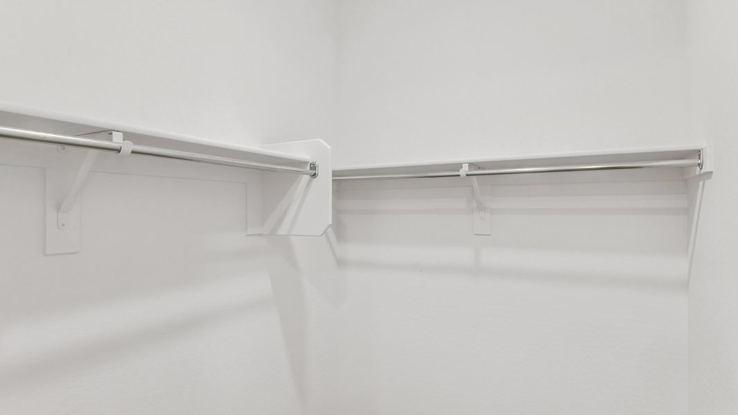 Representative interior finishes for a home built from the Crow by D.R. Horton in Zanjero Pass, Glendale (Image 22).