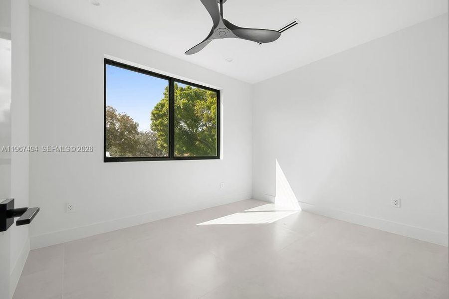 Spacious, unfurnished interior of a new home in , Fort Lauderdale (Image 47).