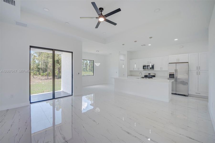 Spacious, unfurnished interior of a new home in , Lehigh Acres (Image 11).