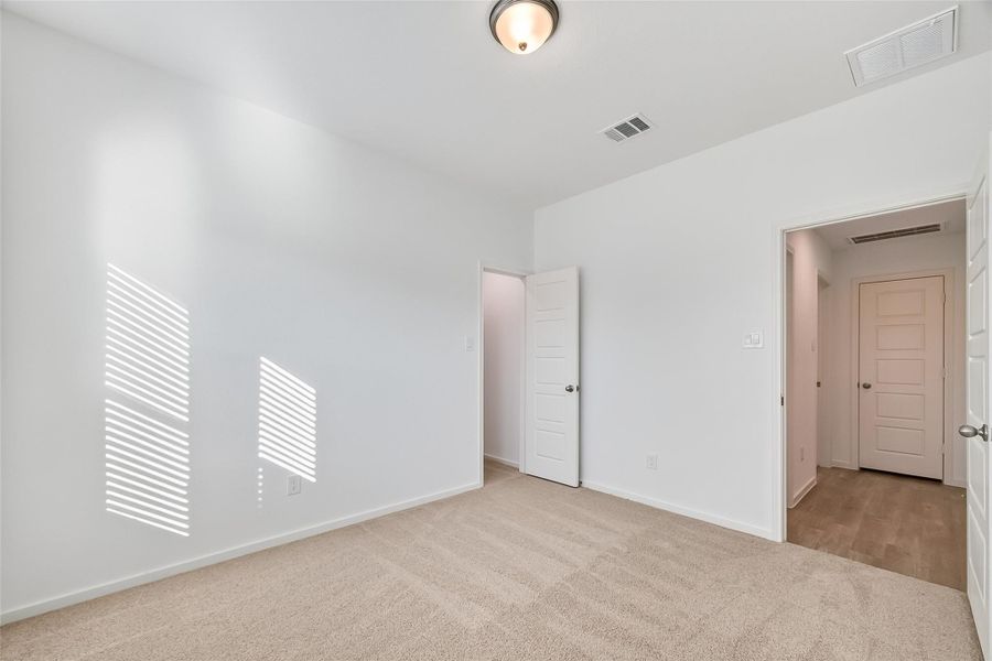 Spacious, unfurnished interior of a new home in Rollingbrook Estates, Baytown (Image 18).