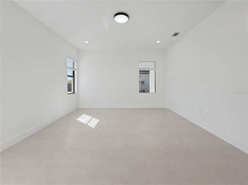 Spacious, unfurnished interior of a new home in , Port Charlotte (Image 39).