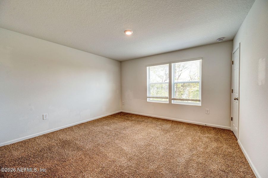 Spacious, unfurnished interior of a new home in , Middleburg (Image 14).