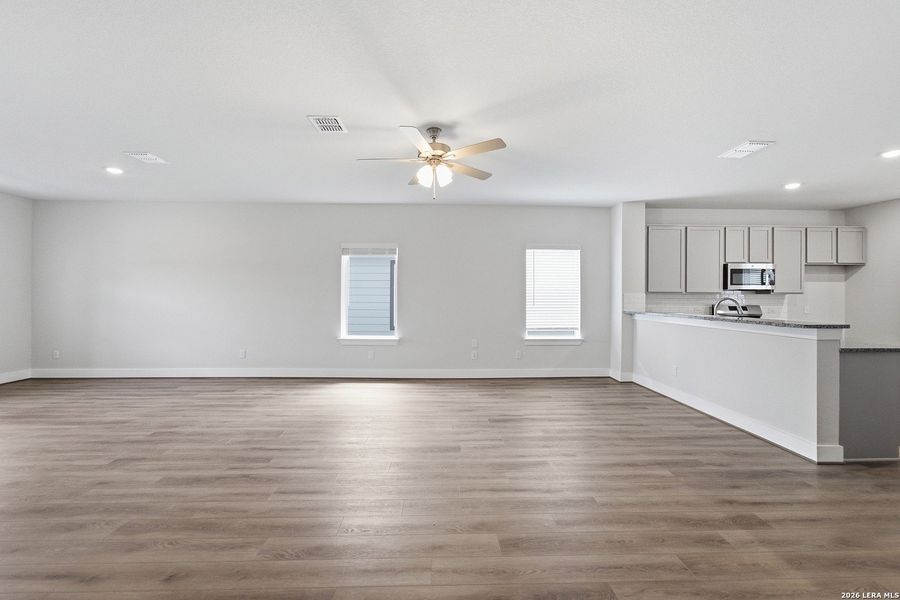 Spacious, unfurnished interior of a new home in Mesa Vista, Von Ormy (Image 15).