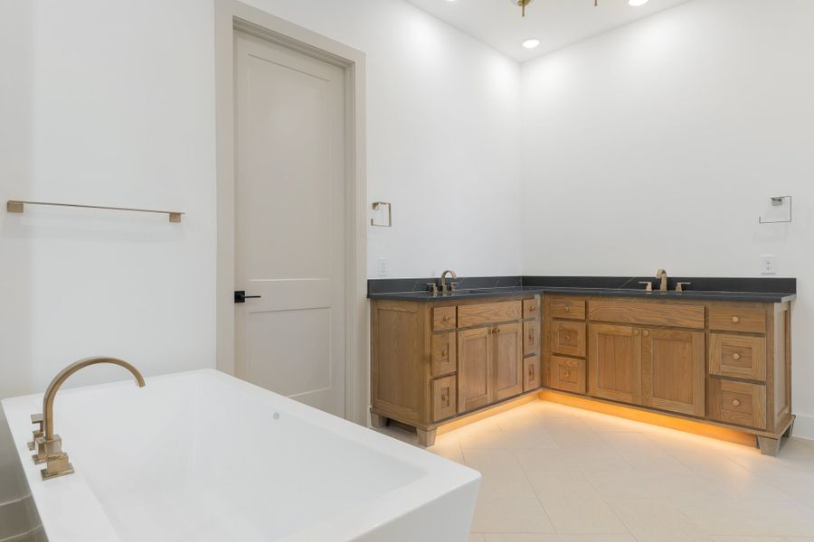 Close-up of interior finishes inside a home in Montclair, Prosper (Image 19).