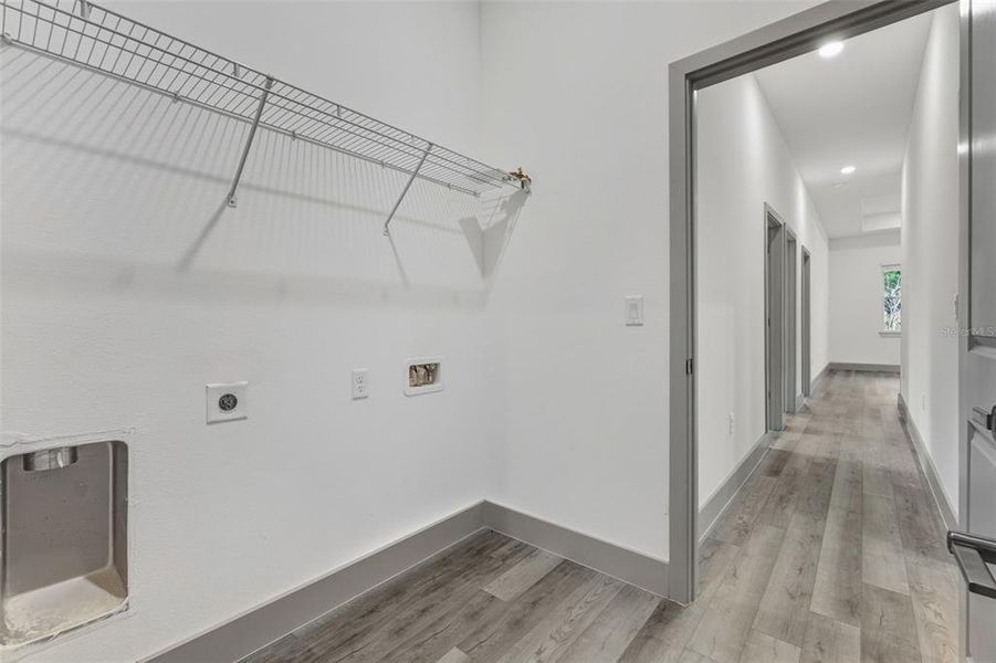 Spacious, unfurnished interior of a new home in , Port Charlotte (Image 14).