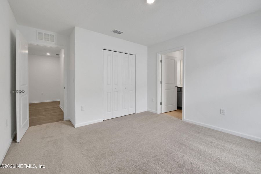 Spacious, unfurnished interior of a new home in Amberly, Green Cove Springs (Image 32).