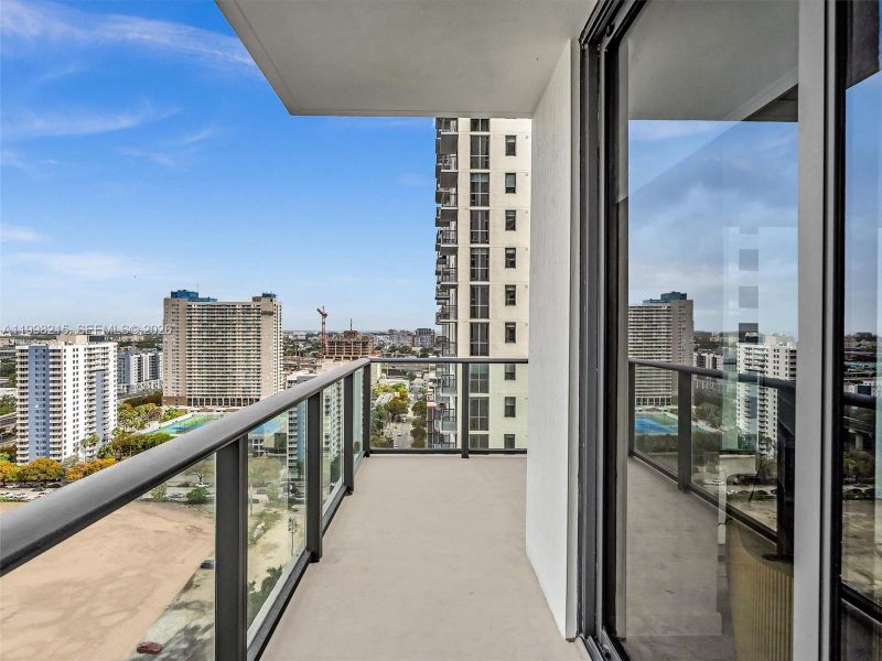 Condo located in Miami, FL showcasing its design and architecture (Image 20).