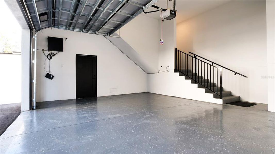 Spacious, unfurnished interior of a new home in , St. Petersburg (Image 23).