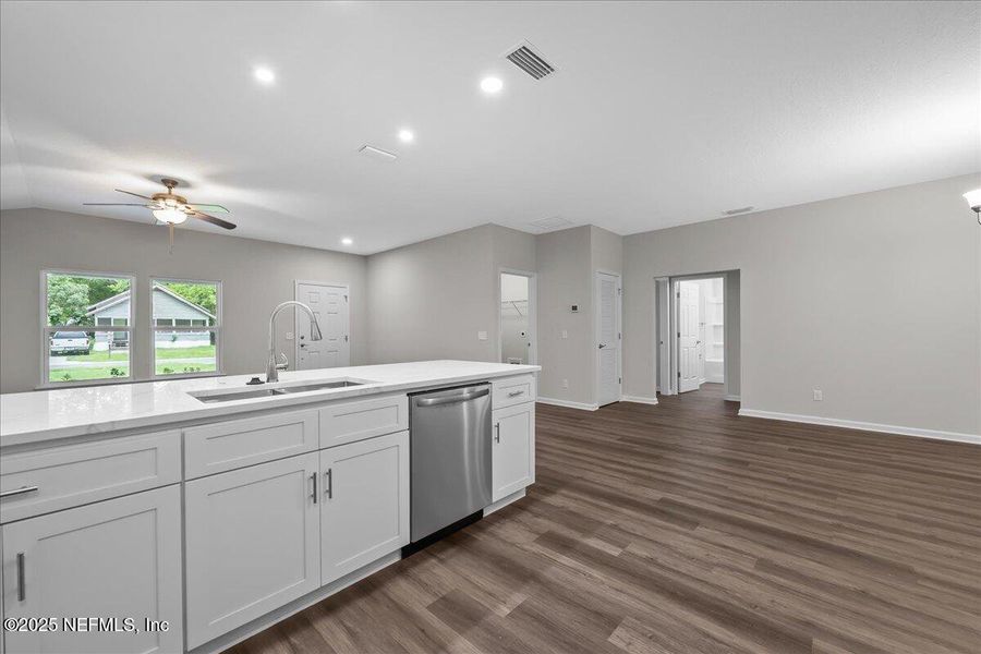 Furnished interior view inside a new home in , Palatka (Image 4).