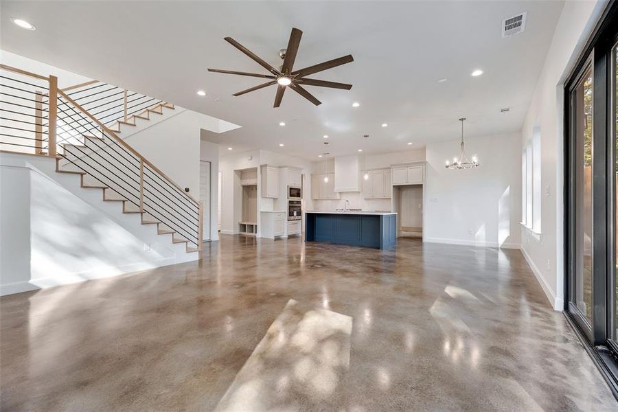 Spacious, unfurnished interior of a new home in , Dallas (Image 16).