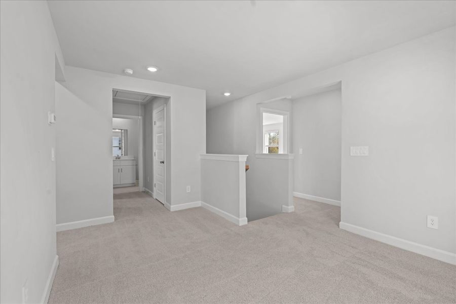 Spacious, unfurnished interior of a new home in Creek Ridge - Heritage Collection, Spartanburg (Image 11).