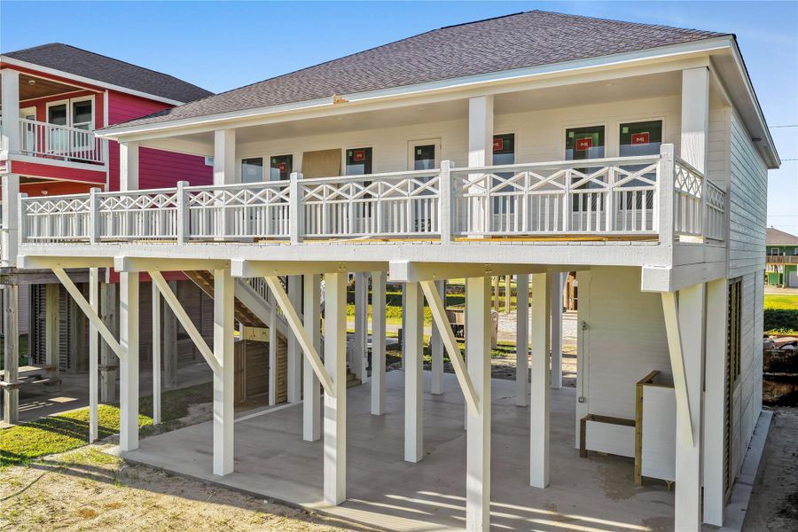 Exterior details and patio area of a home in , Bolivar Peninsula (Image 8).