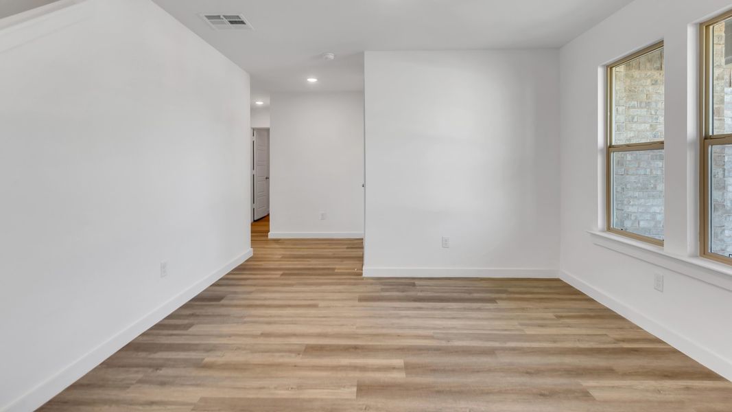 Spacious, unfurnished interior of a new home in Terra Vista, Lubbock (Image 12).