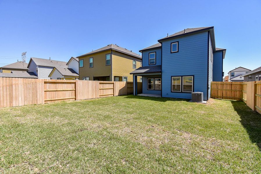 Exterior details and patio area of a home in Glendale Lakes, Arcola (Image 3).