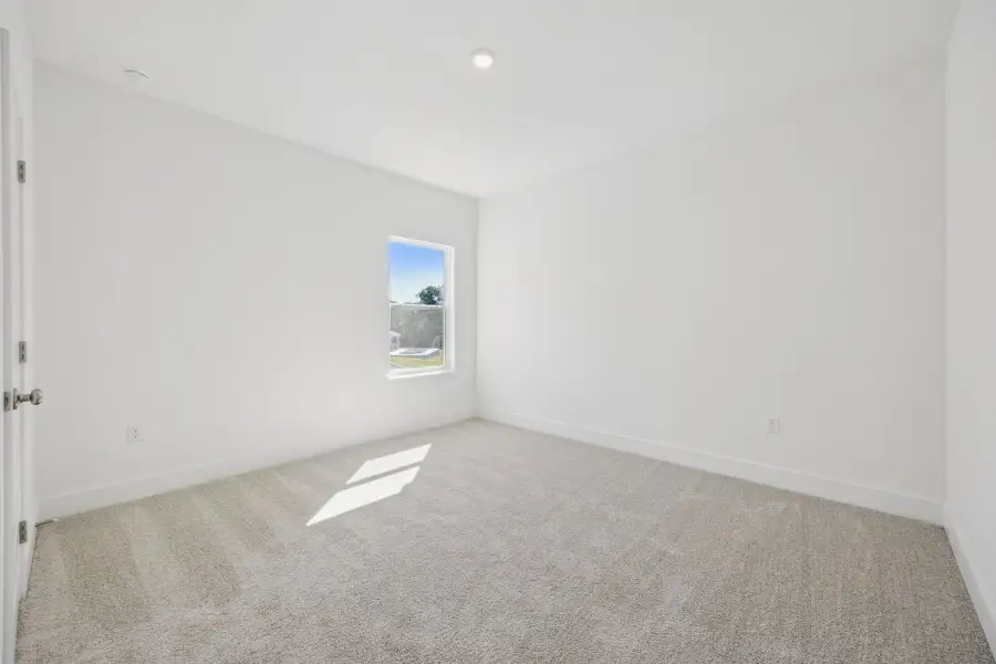 Spacious, unfurnished interior of a new home in Northlake at Ovation, Winter Garden (Image 35).