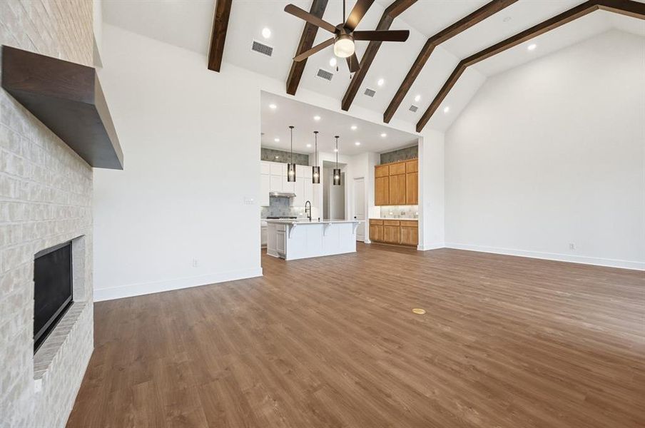 Spacious, unfurnished interior of a new home in Ridge Crossing, Waxahachie (Image 14).