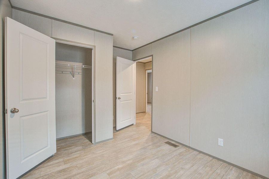 Spacious, unfurnished interior of a new home in , Walterboro (Image 19).