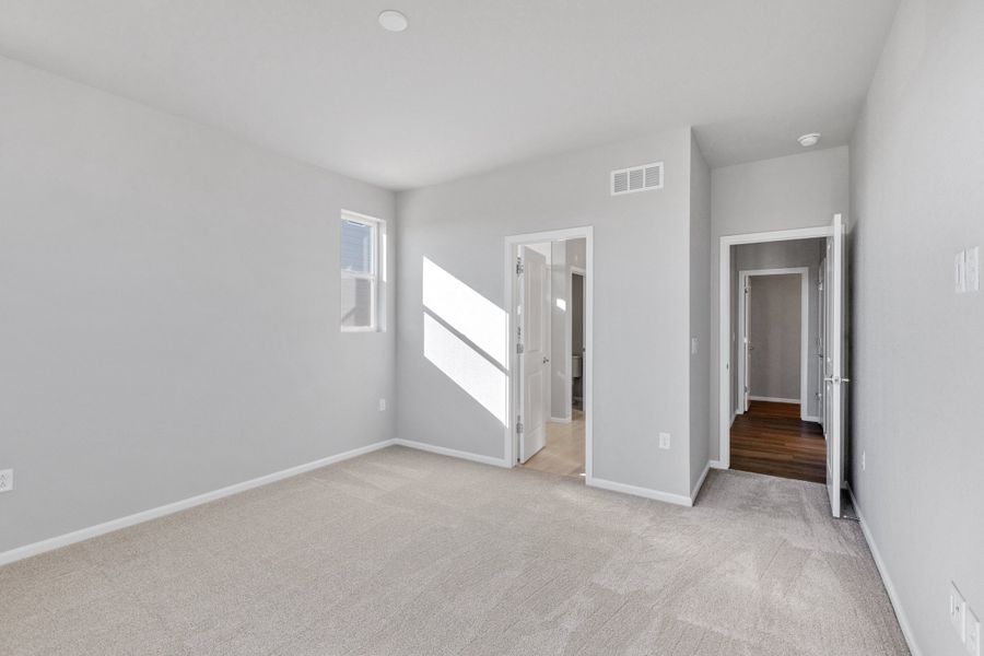 Spacious, unfurnished interior of a new home in Talon Pointe, Thornton (Image 12).