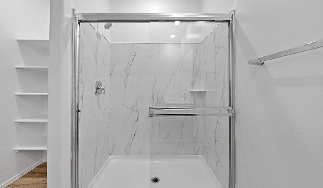 Representative interior finishes for a home built from the Lakeway - H40L by D.R. Horton in Sycamore Vista, Vail (Image 12).
