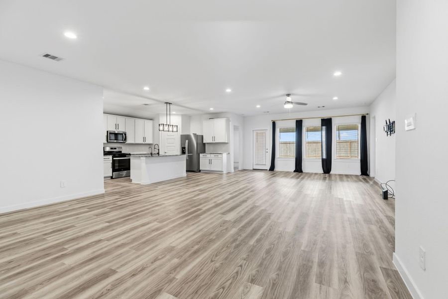 Spacious, unfurnished interior of a new home in , Fulshear (Image 34).