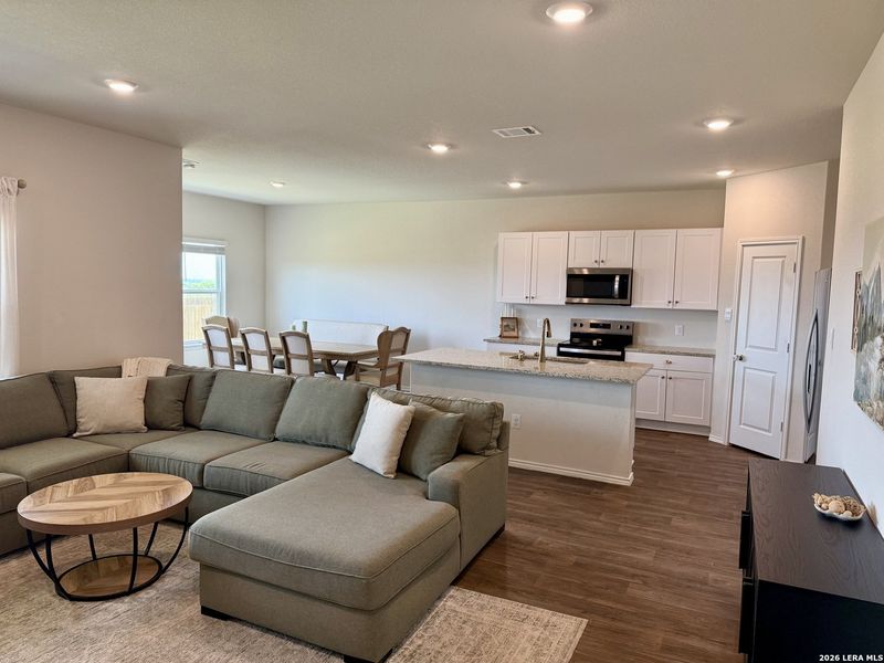 Furnished interior view inside a new home in Winding Creek, New Braunfels (Image 8).