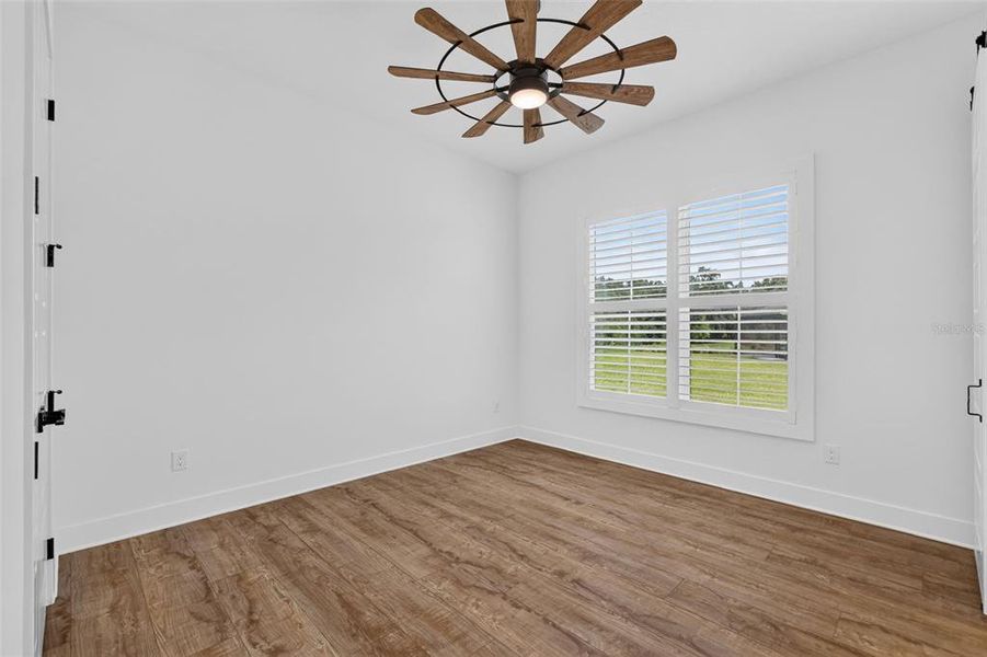Spacious, unfurnished interior of a new home in , The Villages (Image 27).