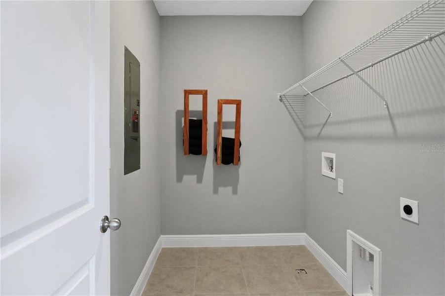 Spacious, unfurnished interior of a new home in Serenade at Ovation, Winter Garden (Image 20).