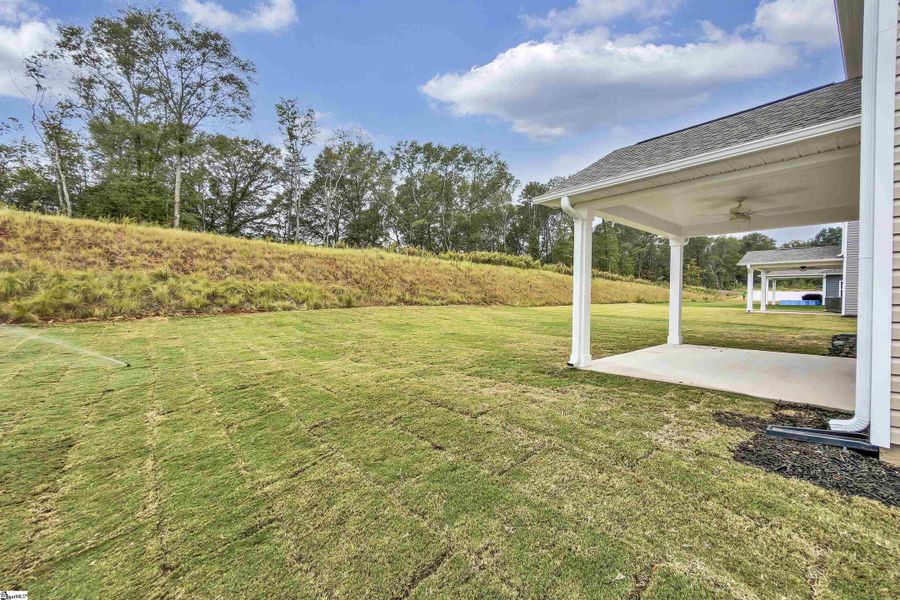 Exterior details and patio area of a home in Lynbrook, Boiling Springs (Image 15).