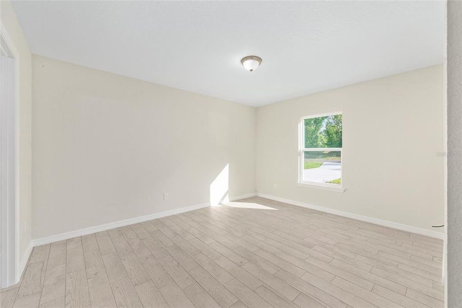 Spacious, unfurnished interior of a new home in , Ocala (Image 23).