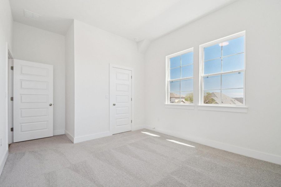Spacious, unfurnished interior of a new home in Persimmon, Buda (Image 18).