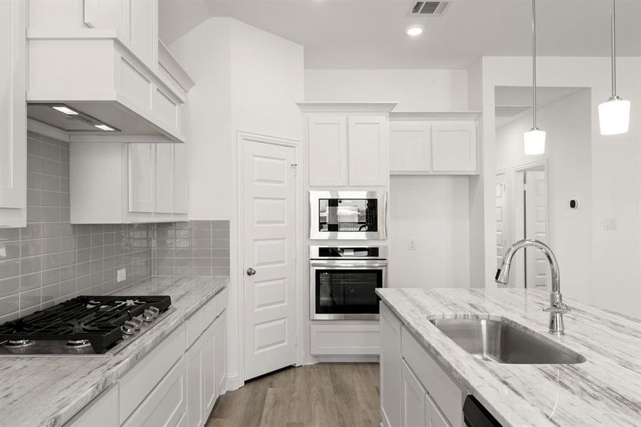 12_13. 541 San Angelo - Kitchen (3)