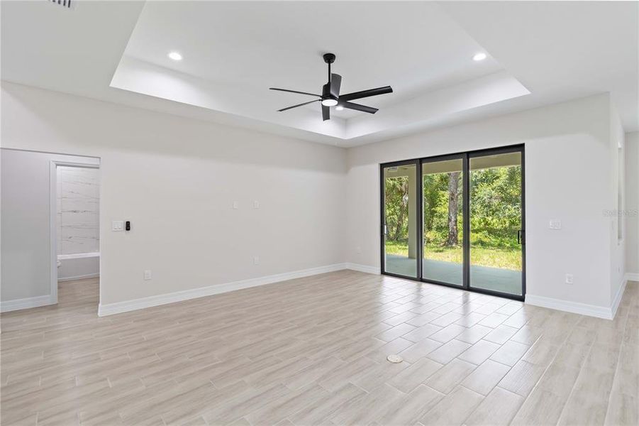 Spacious, unfurnished interior of a new home in , Port Charlotte (Image 12).