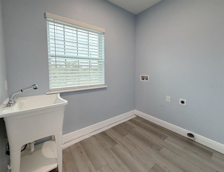 Spacious, unfurnished interior of a new home in , Tarpon Springs (Image 23). Spacious, unfurnished interior of a new home in , Tarpon Springs (Image 23).