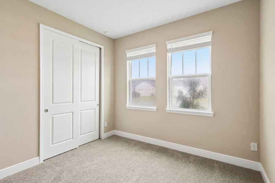 Spacious, unfurnished interior of a new home in Legends Preserve - Signature Series, Daytona Beach (Image 17).
