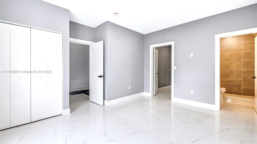 Spacious, unfurnished interior of a new home in , Fort Lauderdale (Image 35).