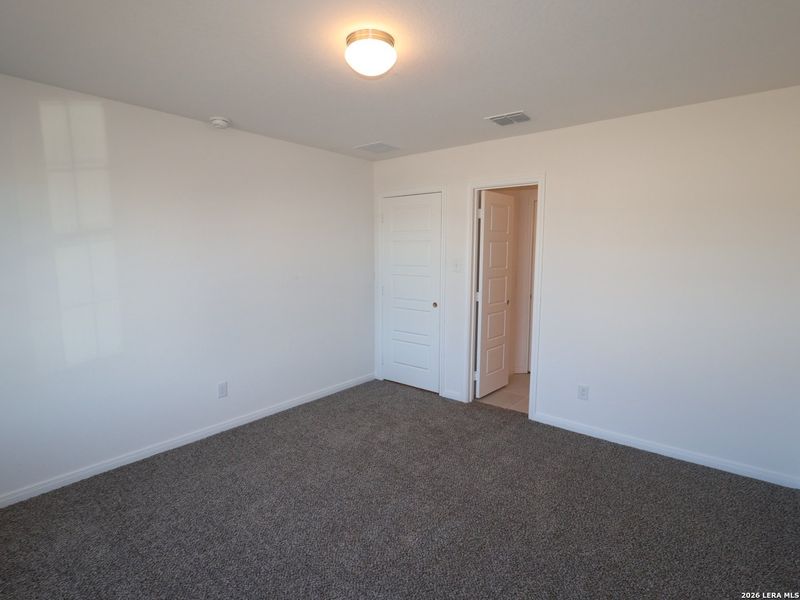 Spacious, unfurnished interior of a new home in Greenspoint Heights, Seguin (Image 20).