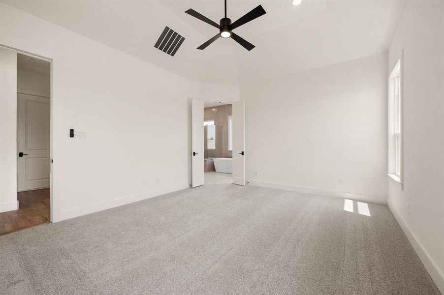 Spacious, unfurnished interior of a new home in Bella Crossing, Fort Worth (Image 33).